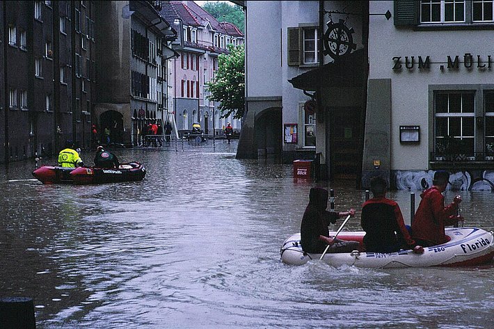 hochwasser versichert hochwasser in der schweiz wer bezahlt?