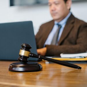 Die Betriebsrechtsschutzversicherung hilft eine Firma bei Streitigkeiten